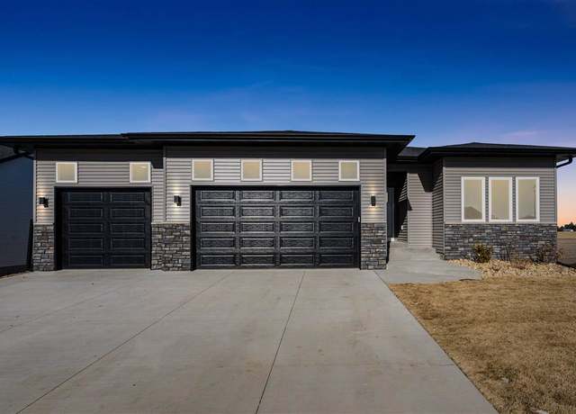 Property at 704 Beck Dr, Solon, IA 52333, 5 beds, 3.5 baths