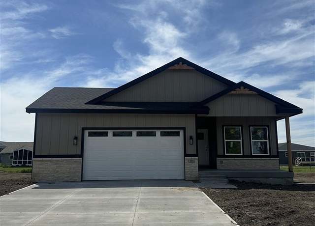 Property at 321 Knoll Ridge Dr, Hills, IA 52235, 4 beds, 1 bath