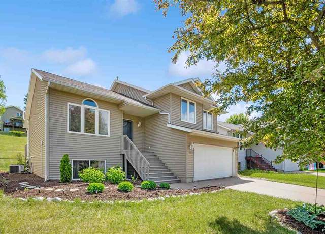 Property at 1719 Parkway Dr, Coralville, IA 52241, 4 beds, 3.5 baths