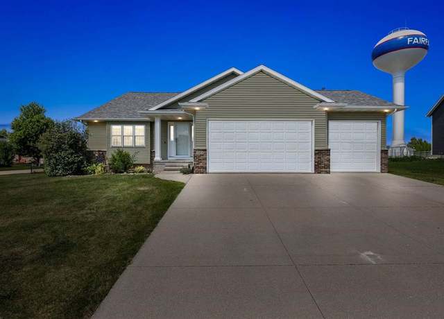 Property at 301 Sunflower Dr, Fairfax, IA 52228, 4 beds, 3 baths