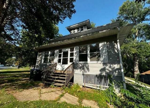 Property at 900 N Dodge St, Iowa City, IA 52240, 5 beds, 3 baths