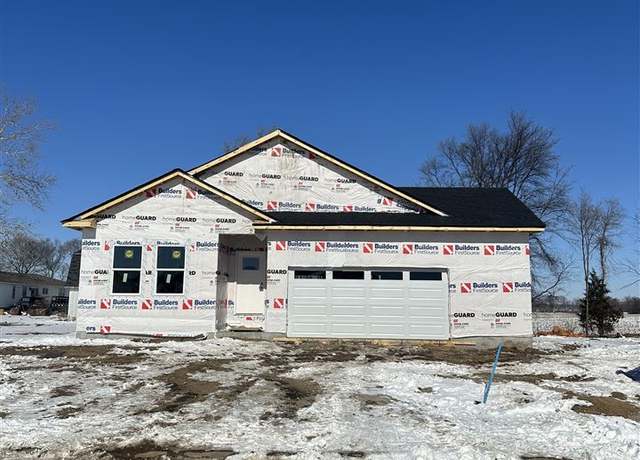 Property at 300 Knoll Ridge Dr, Hills, IA 52235, 3 beds, 1 bath