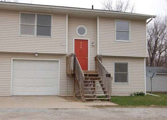 Property at 910 N Dodge St, Iowa City, IA 52240, 3 beds, 2 baths