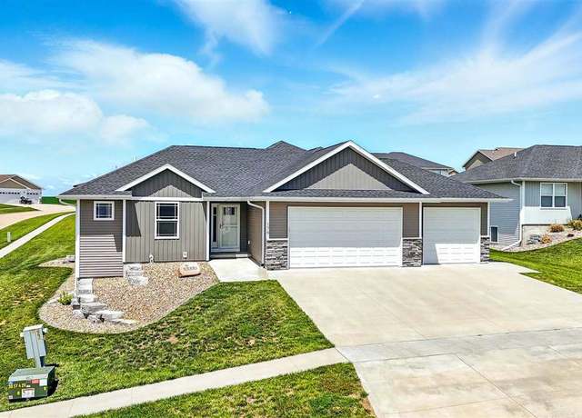 Property at 176 Kenton Way, Williamsburg, IA 52361, 5 beds, 3.5 baths