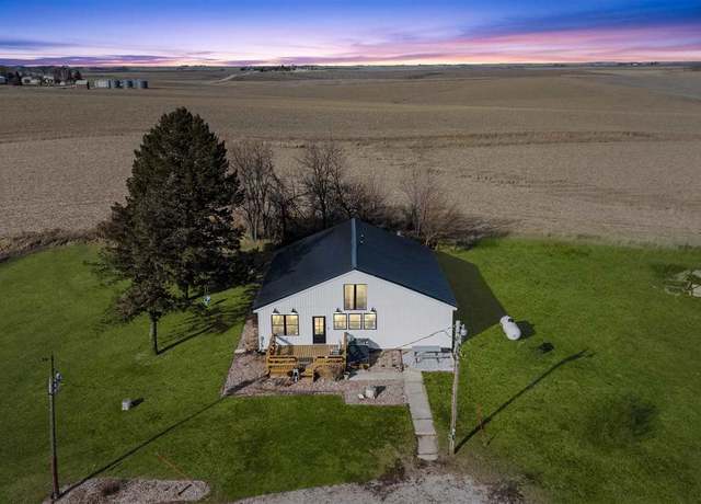 Property at 5580 11th Ave, Dysart, IA 52224, 4 beds, 2 baths