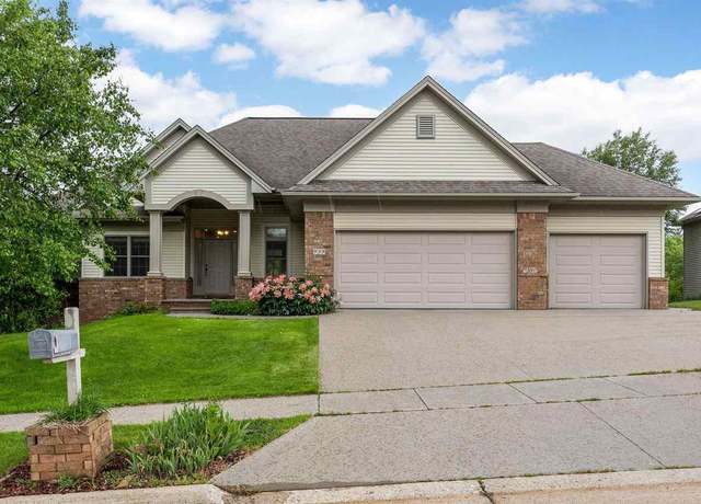 Property at 959 Tamarack Trl, Iowa City, IA 52245, 4 beds, 3.5 baths
