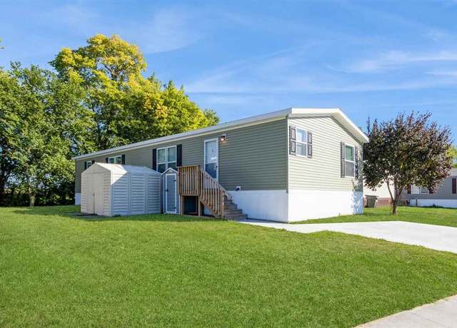 Property at 334 Mosswood Ln, Iowa City, IA 52246, 3 beds, 2 baths