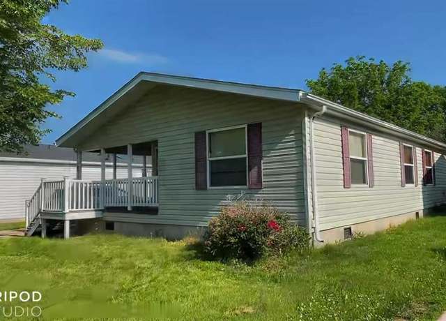 Property at 134 Paddock Cir, Iowa City, IA 52240, 3 beds, 2 baths