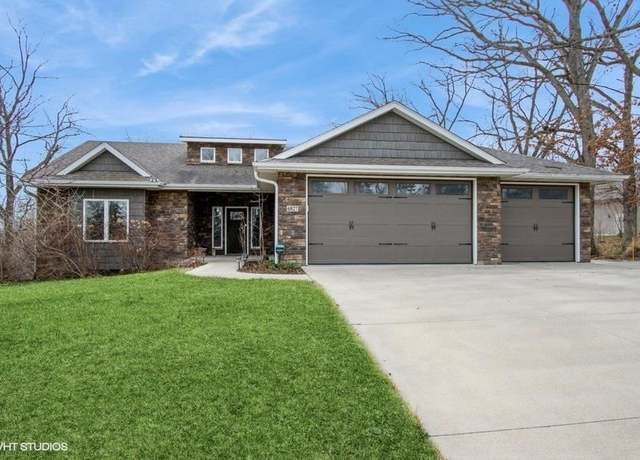 Property at 6827 42nd St St NE, Cedar Rapids, IA 52411, 5 beds, 3 baths