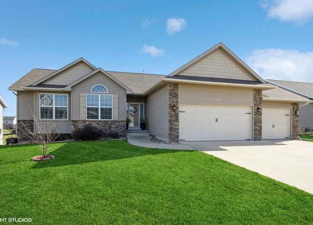 Property at 1227 NE Petrus Dr, Cedar Rapids, IA 52402, 4 beds, 3 baths