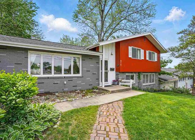 Property at 815 Southlawn Dr, Iowa City, IA 52245, 3 beds, 2.5 baths