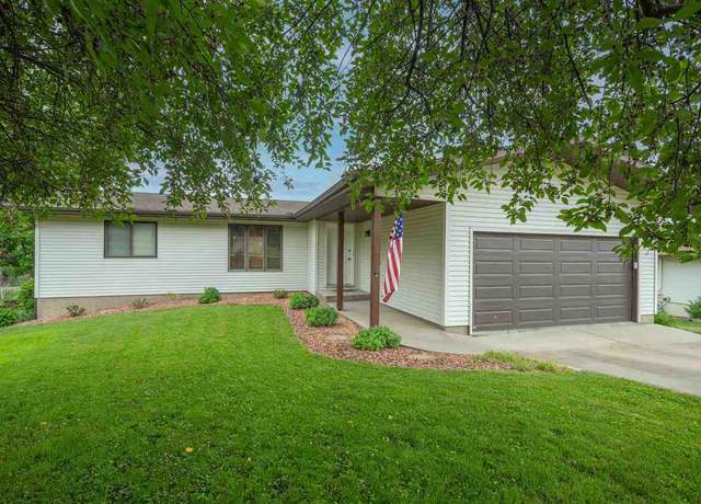 Property at 109 Oreole Dr Dr NE, Solon, IA 52333, 4 beds, 2.5 baths