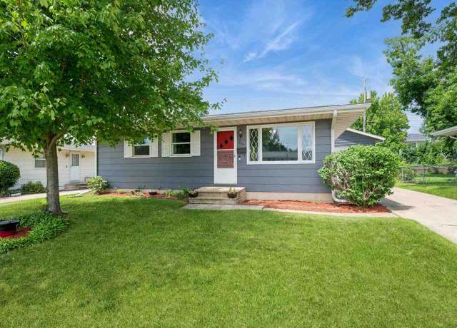 Property at 820 Hillview Dr, Marion, IA 52302, 3 beds, 1 bath
