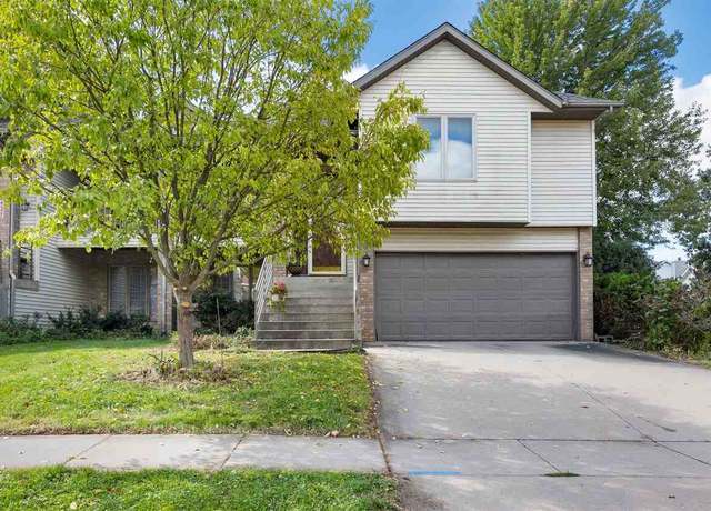 Property at 447 West Side Dr, Iowa City, IA 52246, 3 beds, 2 baths