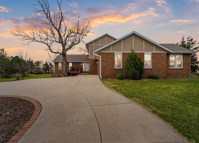 Property at 2447 Cimarron Dr, Marion, IA 52302, 3 beds, 3.5 baths