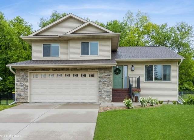 Property at 2002 Mackinaw Dr, Iowa City, IA 52245, 4 beds, 3.5 baths