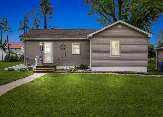 Property at 204 Johnson St St SW, Shellsburg, IA 52332, 2 beds, 1 bath