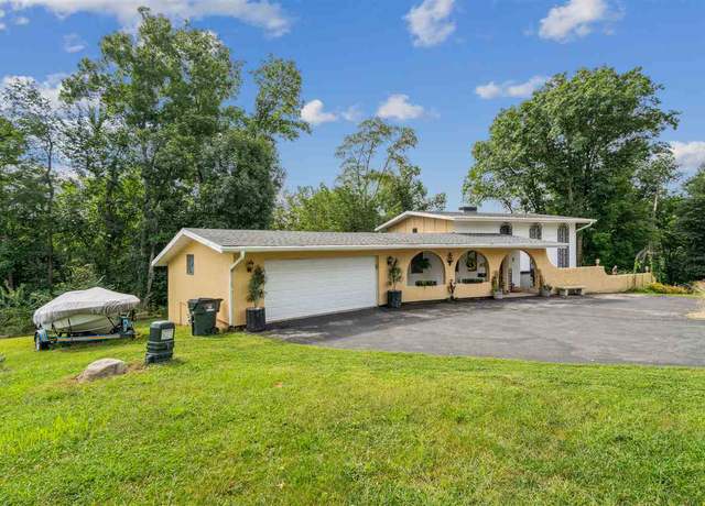 Property at 3100 Blue Ridge Ct Ct NE, Cedar Rapids, IA 52402, 3 beds, 2.5 baths