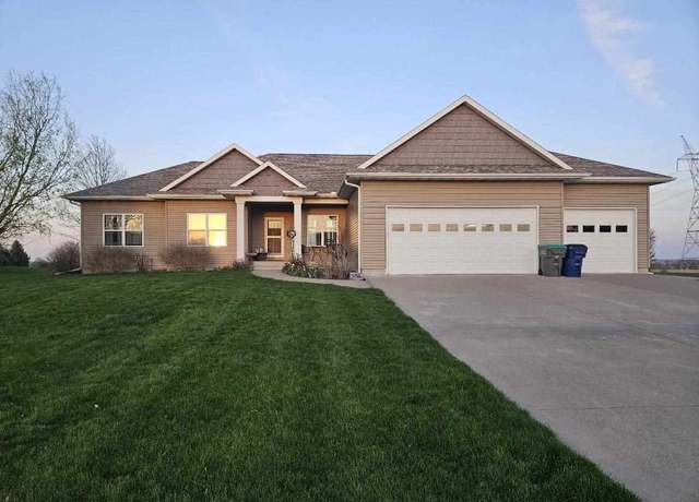 Property at 1297 Elder Ridge Rd, West Liberty, IA 52776, 4 beds, 3 baths