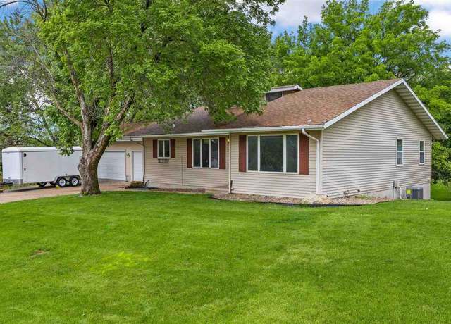 Property at 2914 Windy Ridge Rd Rd NE, Swisher, IA 52338, 3 beds, 3.5 baths