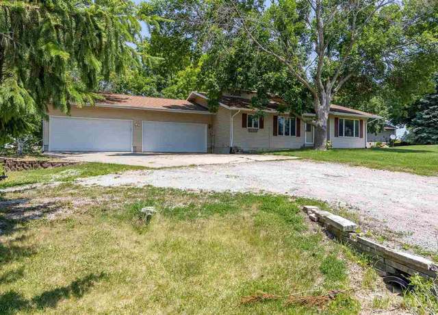 Property at 2914 Windy Ridge Rd Rd NE, Swisher, IA 52338, 3 beds, 3.5 baths