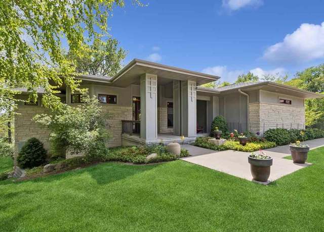 Property at 2000 Forest Hill Cir, Coralville, IA 52241, 3 beds, 2.5 baths