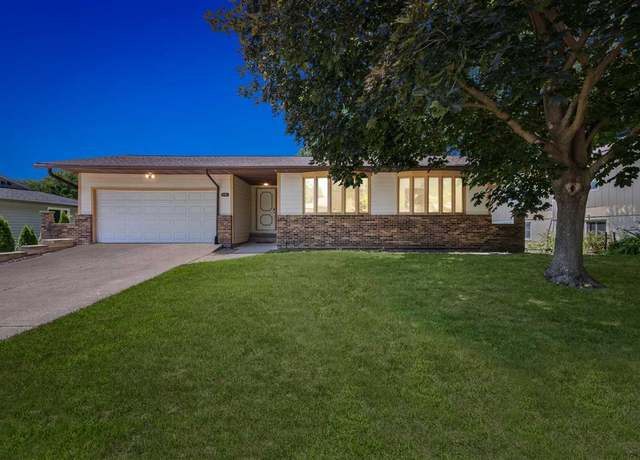 Property at 1131 Penkridge Dr, Iowa City, IA 52246, 5 beds, 3 baths