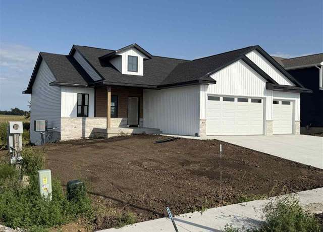 Property at 810 Crestview Dr, Solon, IA 52333, 5 beds, 3 baths