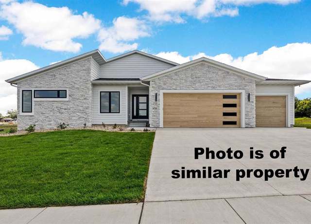 Property at 717 Pointer Cir, Center Point, IA 52213, 5 beds, 3 baths