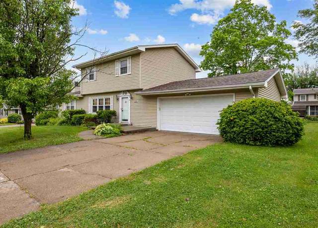 Property at 1220 Northwood Ln, Muscatine, IA 52761, 4 beds, 2.5 baths