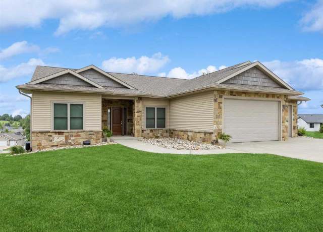 Property at 203 Ridge View Dr, West Branch, IA 52358, 4 beds, 3.5 baths
