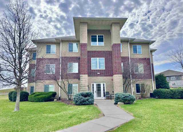 Property at 4964 E Court St, Iowa City, IA 52245, 2 beds, 2 baths