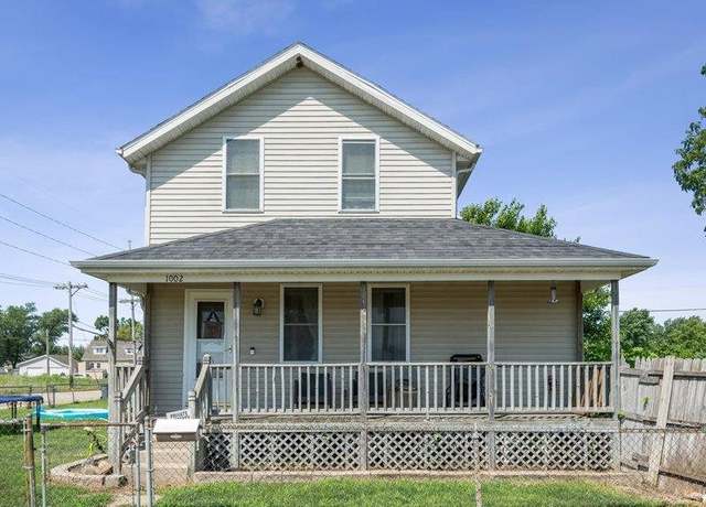 Property at 1002 5th St St NW, Cedar Rapids, IA 52405, 3 beds, 2 baths