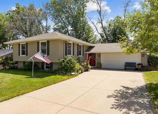 Property at 201 Brentwood Dr Dr NE, IA 52402, 5 beds, 2 baths