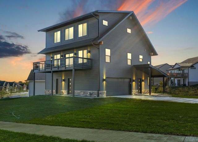 Property at 1165 Salm Dr, North Liberty, IA 52317, 5 beds, 4 baths