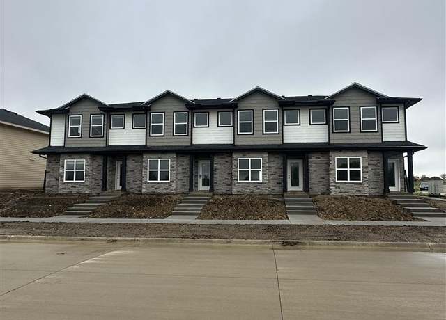 Property at 9309 Snowberry Dr SW, Cedar Rapids, IA 52404, 3 beds, 2.5 baths