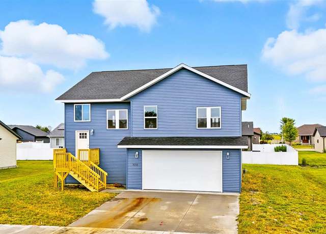 Property at 1008 S 11th Ave, Washington, IA 52353, 4 beds, 3 baths