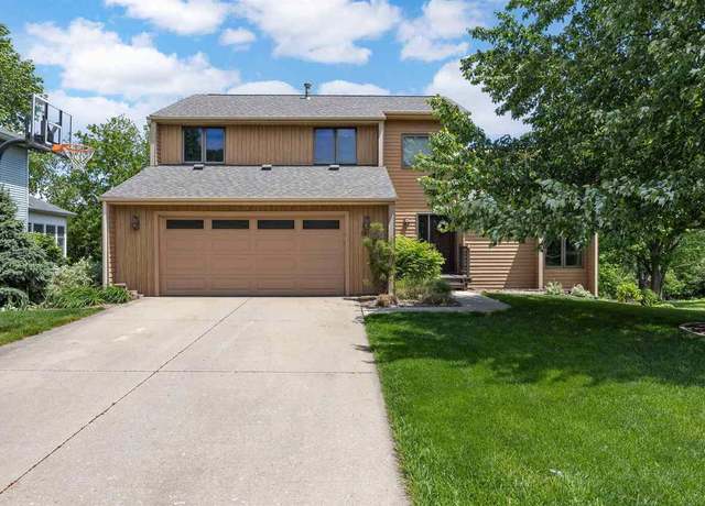 Property at 1467 High Country Rd, Coralville, IA 52241, 4 beds, 3.5 baths