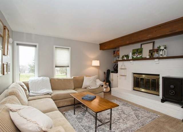 Property at 399 Willowind Pl, Iowa City, IA 52246, 2 beds, 1 bath