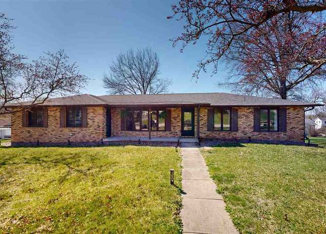 Property at 1805 Kathlin Dr, Iowa City, IA 52246, 5 beds, 3 baths