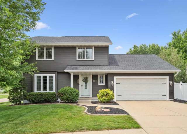Property at 6911 Winthrop Rd Rd NE, Cedar Rapids, IA 52402, 3 beds, 2.5 baths