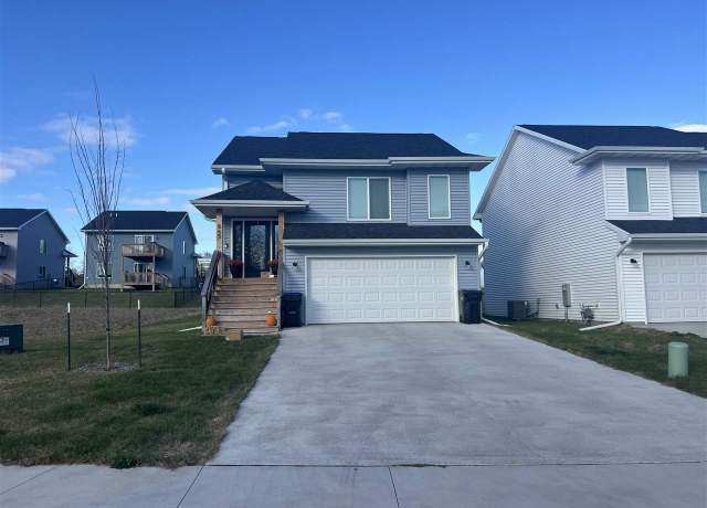 Property at 865 Summit Ct, Coralville, IA 52241, 3 beds, 3 baths