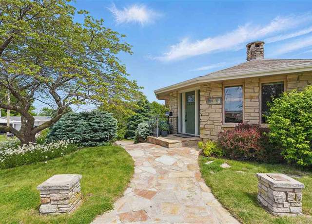Property at 1004 W Welsh St, Williamsburg, IA 52361, 2 beds, 3 baths