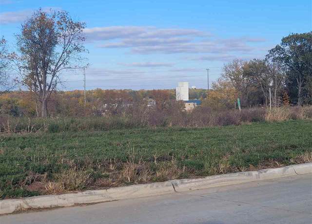 Property at 1509 Legend Dr, Tiffin, IA 52340