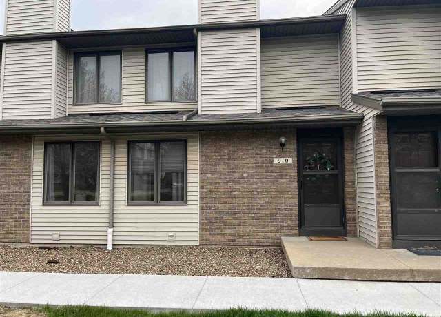 Property at 910 West Side Dr, Iowa City, IA 52246, 2 beds, 1.5 baths