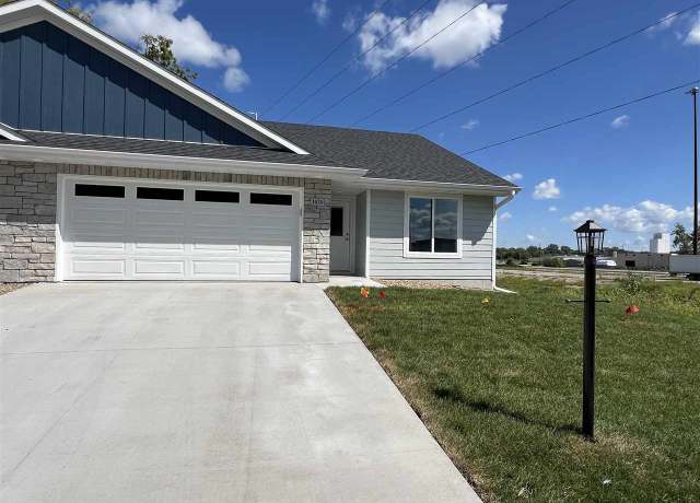 Property at 1620 Mitchell Pl, IA 52340, 3 beds, 2 baths