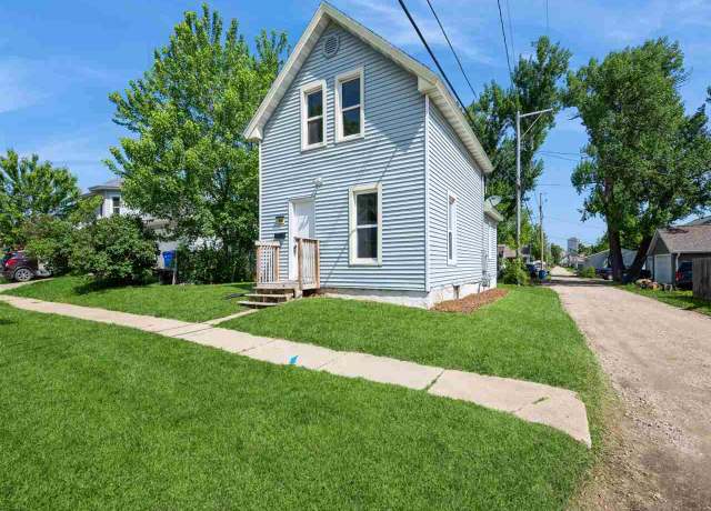 Property at 280 SW 14th Ave, Cedar Rapids, IA 52404, 3 beds, 1 bath