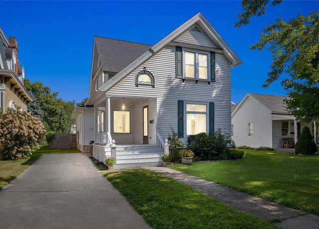 Property at 304 E Union St, Manchester, IA 52057, 3 beds, 2.5 baths