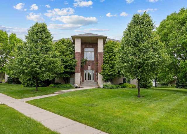 Property at 364 Camden Rd, Iowa City, IA 52245, 2 beds, 2 baths