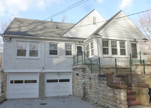 Property at 841-843 S Summit St, Iowa City, IA 52245, 2 baths